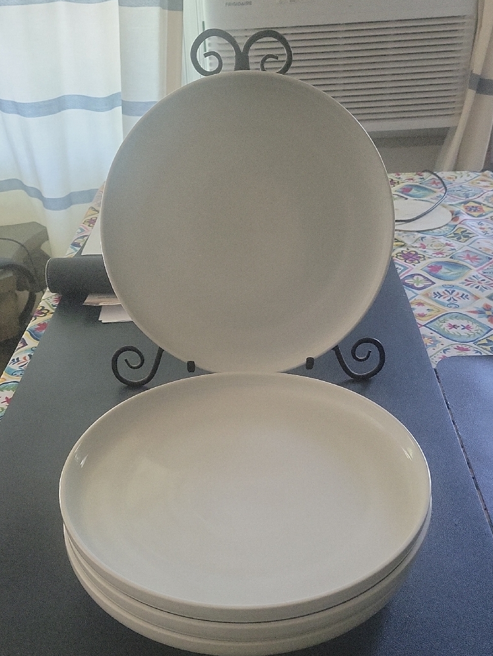 Crate & Barrel Plain White Ceramic Dinner Plate - Set of 4